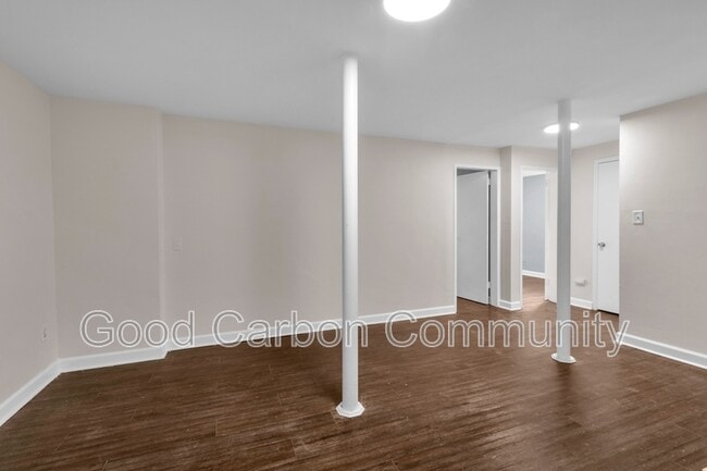 Building Photo - 279 Linwood Ave