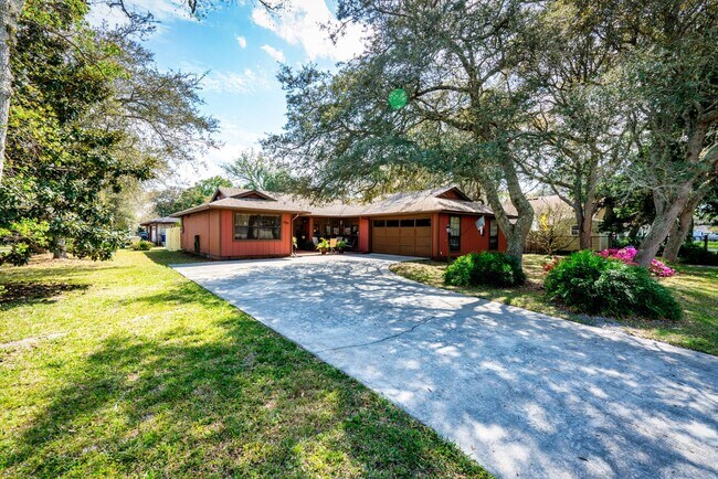 Foto del edificio - St Augustine Home in Quiet Neighborhood