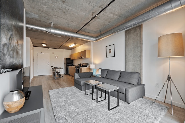 Sala de estar modelo de 1 dormitorio de Hollywood Hills - Lumina Hollywood