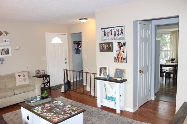 Foto del edificio - New Hope SidexSide, Walk out Deck, In Unit Laundry, 1 Car Garage