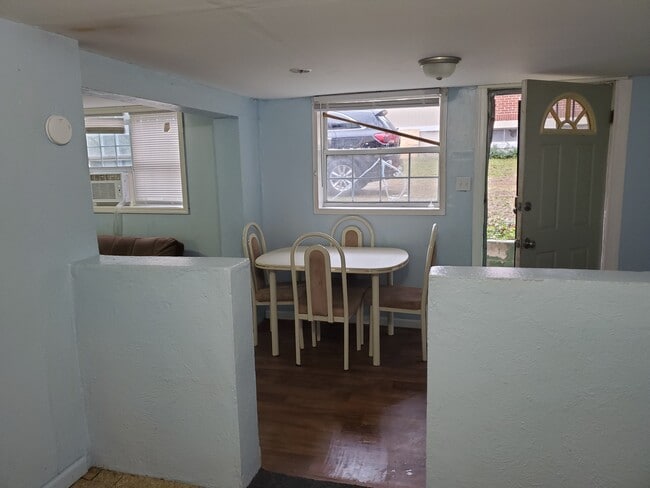 Building Photo - 1357 Brentwood Ave