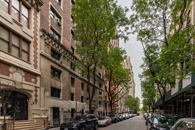 Building Photo - 27 W 67th St