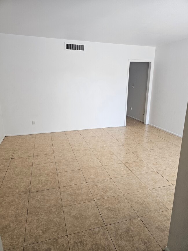 Foto del edificio - 6820 E Avalon Dr