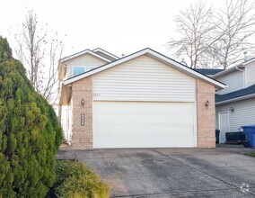 Building Photo - 6935-6937-6937 Ridgetop Dr NE