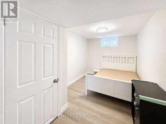 Photo du bâtiment - BSMT - 808 TENTH AVENUE