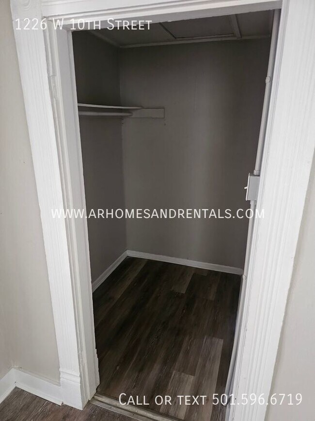 Foto del edificio - 1226 W 10th St