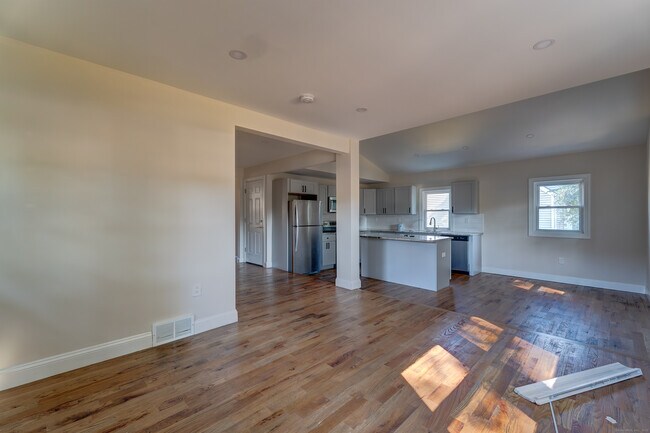Building Photo - 37 Moulthrop St