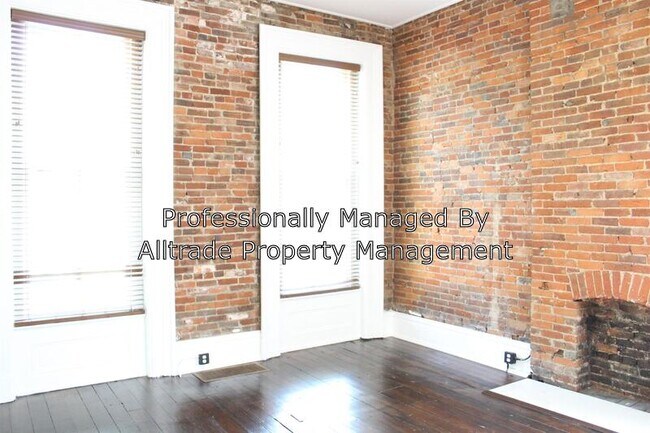 Building Photo - 816 E Chestnut St