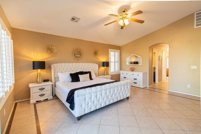 Building Photo - 1994 E Racine Dr