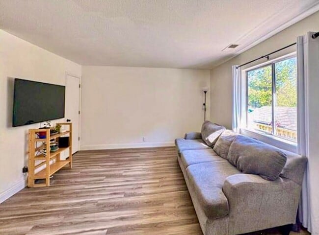 Building Photo - OAK RIDGE VILLAGE CONDO