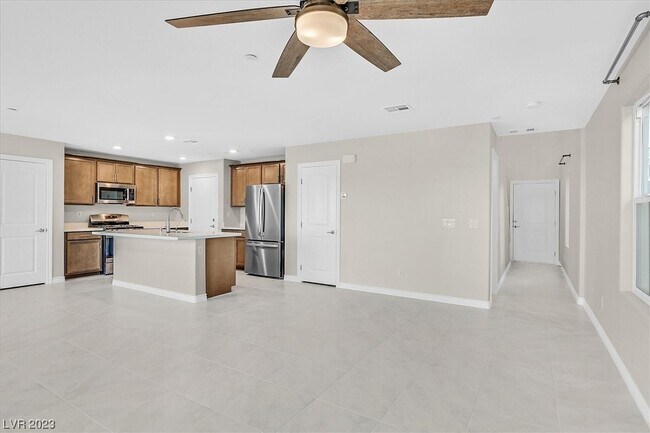 Foto del edificio - 372 Rosefinch St