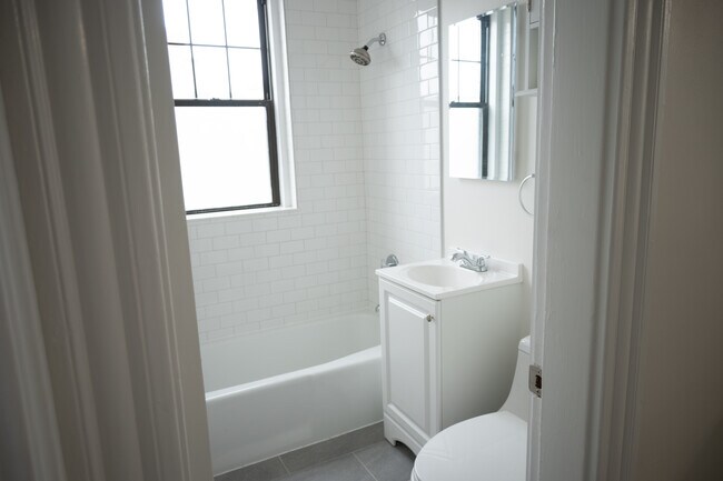 Foto del edificio - 374 Chestnut Hill Ave