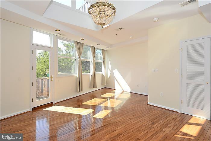 Foto principal - 1015 H St NE