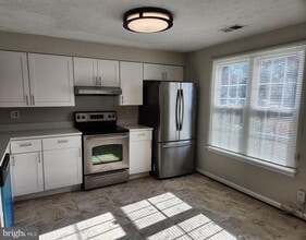 Building Photo - 16326 Pennsbury Way