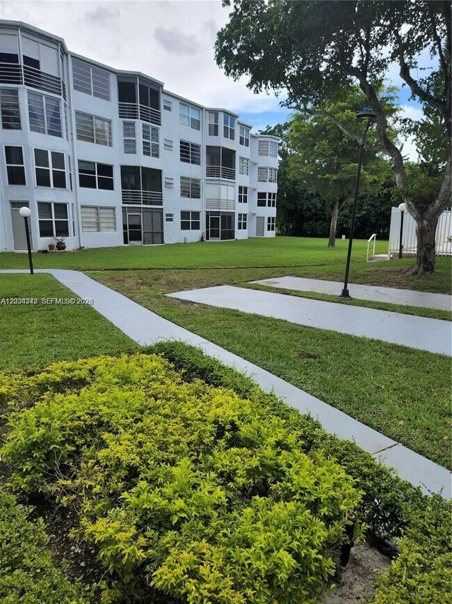 Foto del edificio - 1351 NE 191st St
