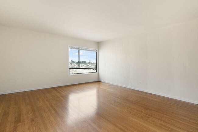 Building Photo - 80 Terra Vista Ave