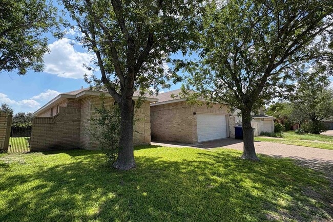 Building Photo - 1603 Sherwood Dr