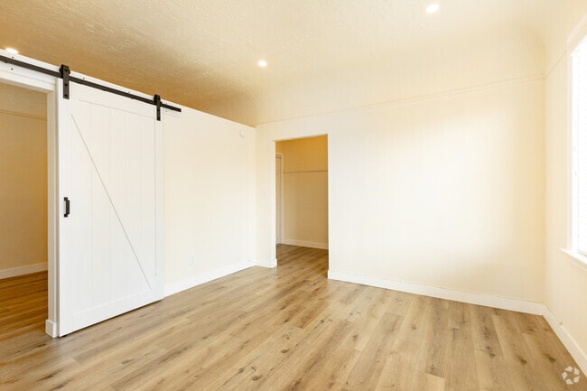 Interior Photo - Spacious Junior 1 Bedroom Oakwood/East Hollywood