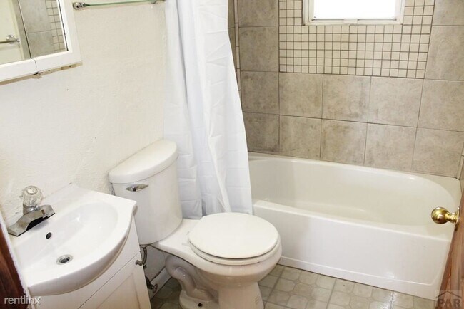 Building Photo - 2 br, 1 bath House - 1011 W 18th St