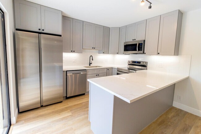 Building Photo - 3006 San Clara Dr