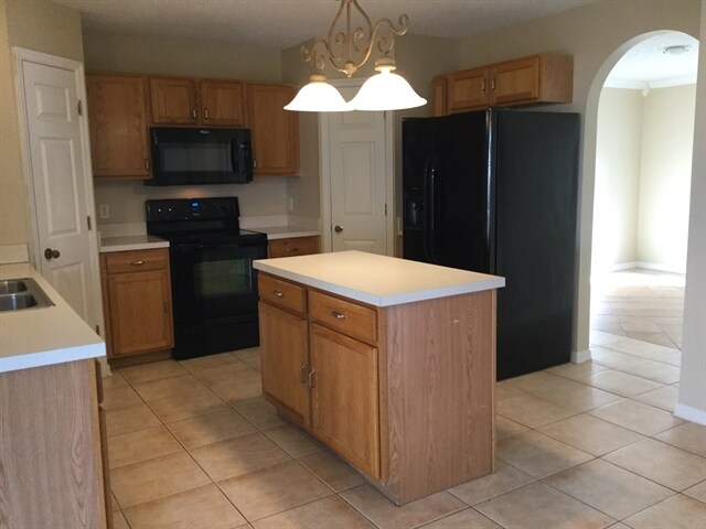 Building Photo - 11576 Whispering Brook Lane
