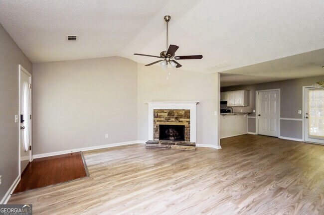 Building Photo - 120 Lakefront Dr