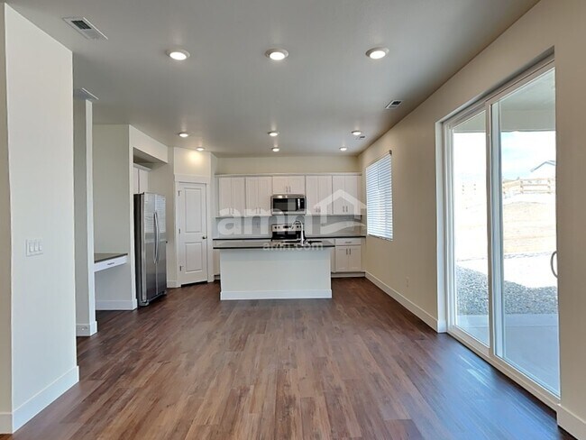 Building Photo - 7668 Mardale Ln
