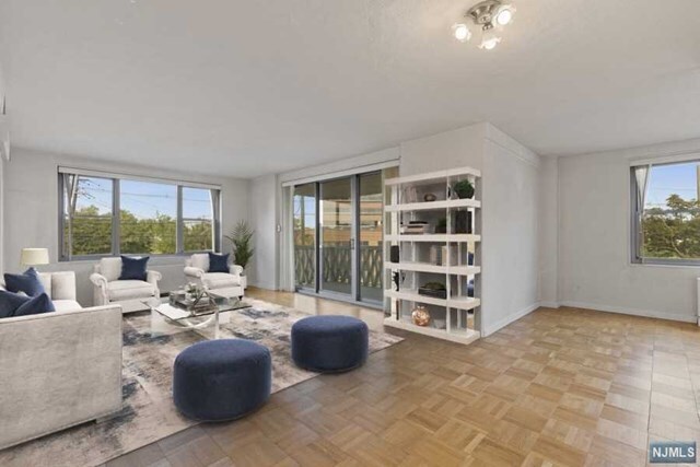 Foto principal - 2100 Linwood Ave
