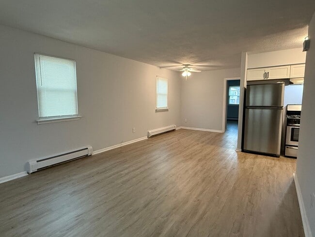 Building Photo - Newly Updated 2 Bed in Aston