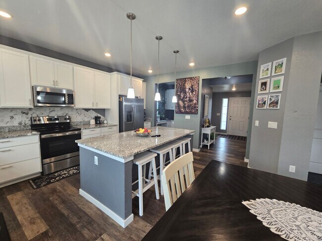 Foto del edificio - Built in 2021 Spacious Home with 4 bedroom...