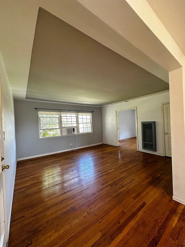 Building Photo - 507 E Maple St