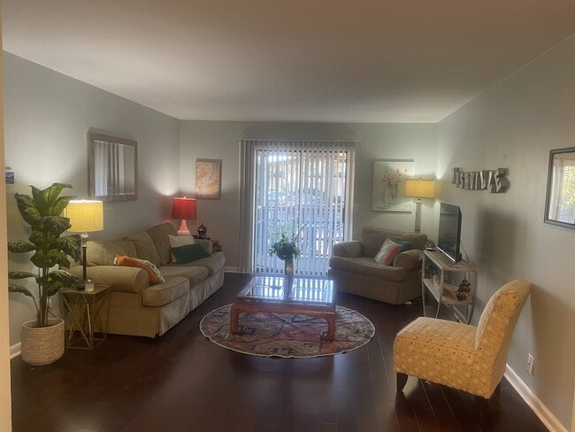 Photo - 555 N Dupont Ave Apartment