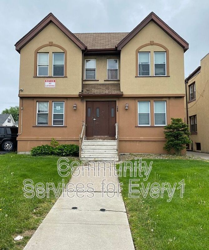 Primary Photo - 2415 Delaware Ave