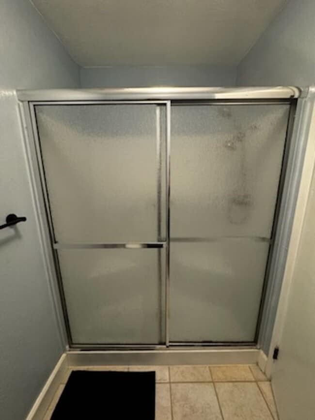 Building Photo - 2 Bed 2 Bath Available NOW!!! 1 Car Garage...