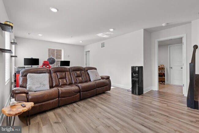 Foto del edificio - 4108 Hatley Pl