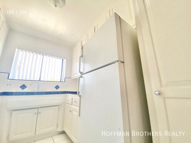 Building Photo - 1220 Cole Pl Los Angeles, CA 90038