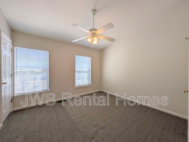 Building Photo - 8428 Thornbush Ct
