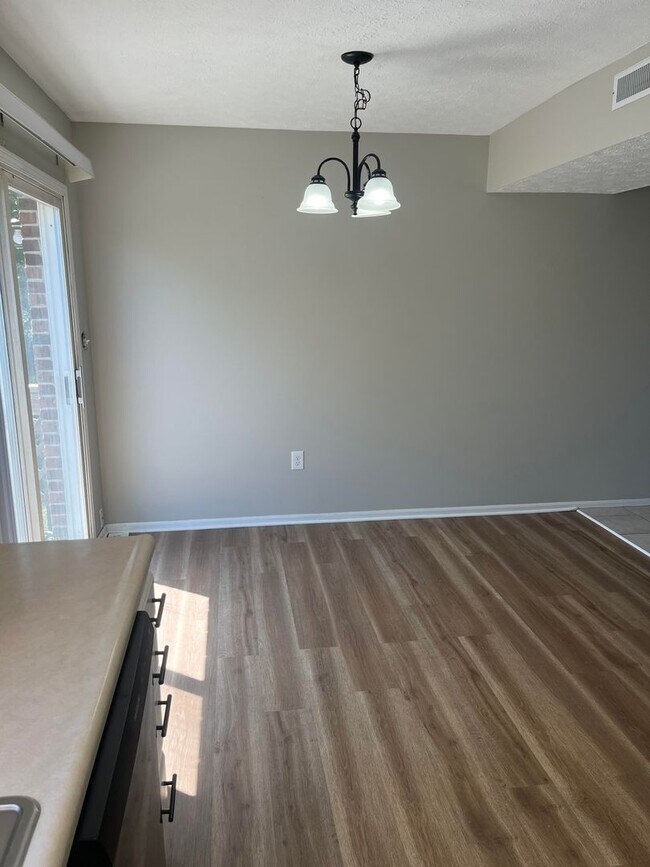 Building Photo - 255 Autumn Way