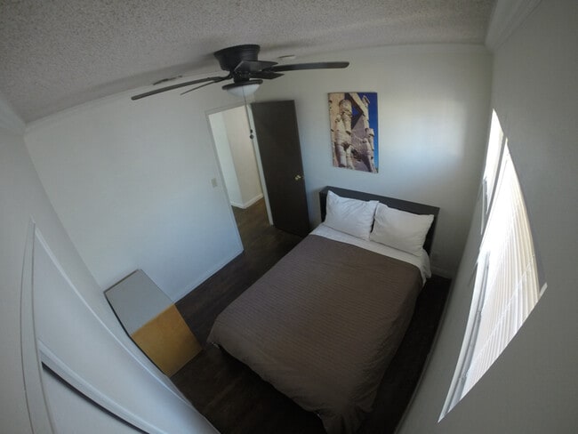 Foto del edificio - 6002 Hazelbrook Ave