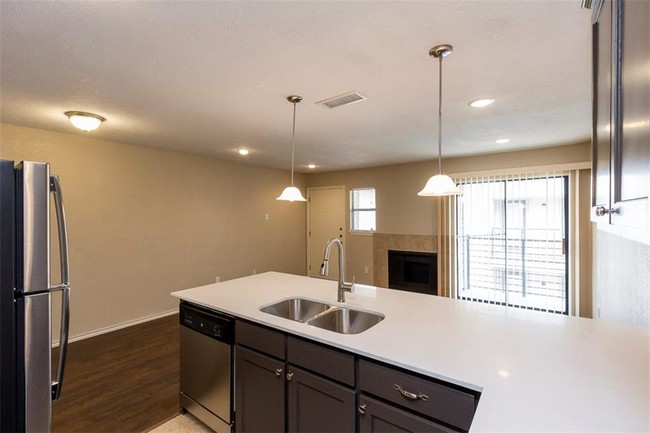 Foto del edificio - 4545 Live Oak St