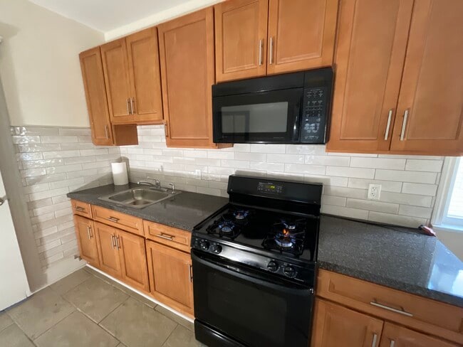 Foto del edificio - 653 Jefferson Ave