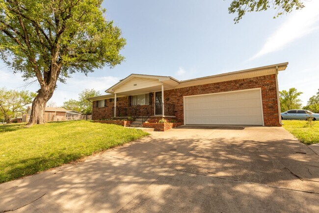 Foto del edificio - 3 Bed 1.5 Bath in Great Midtown Location!