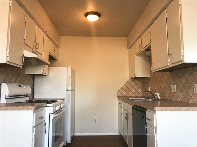 Foto del edificio - 1203 W 49th St