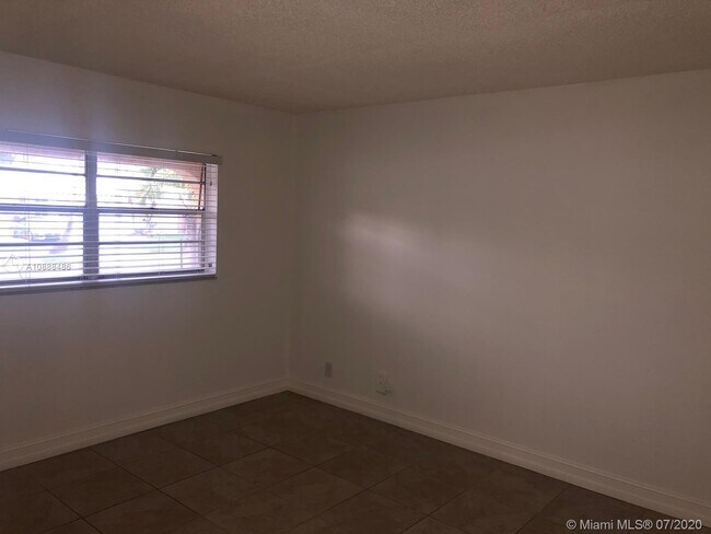 Building Photo - 1300 Moffett St