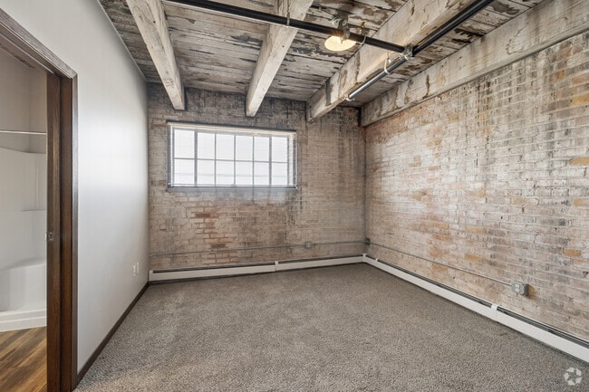 3BR, 2BA - 1,334SF - Primary Bedroom - Simon Warehouse