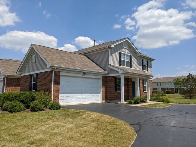 Building Photo - 625 Legend Ln