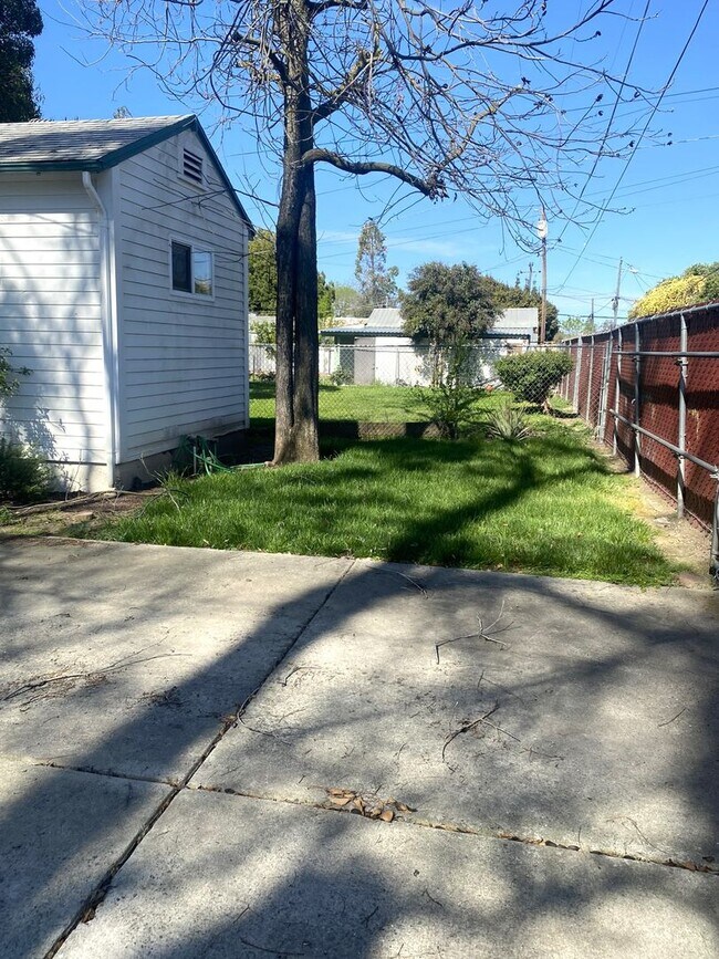 Foto del edificio - AVAILABLE NOW!  Adorable 2 bedroom 1 bath ...