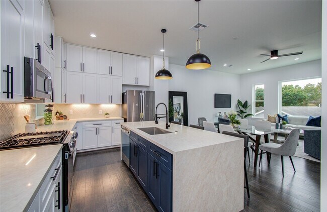 Foto del edificio - 5024 Winnetka St