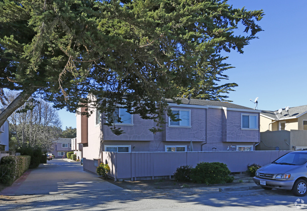 Beachwood Townhouses Photo