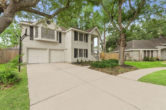 Building Photo - Beautiful just remodeled from top to botto...
